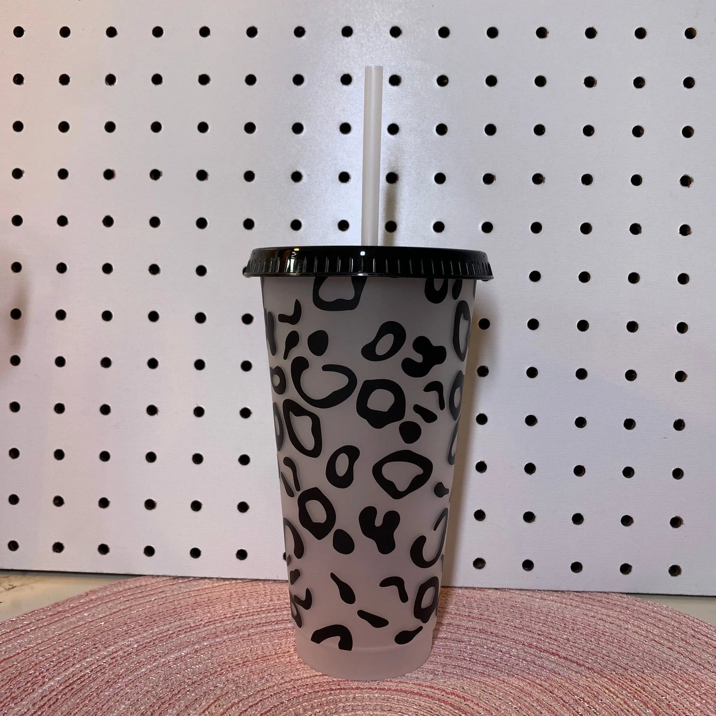 Leopard 24 oz. Venti Cold Cup - Daisie Boutique