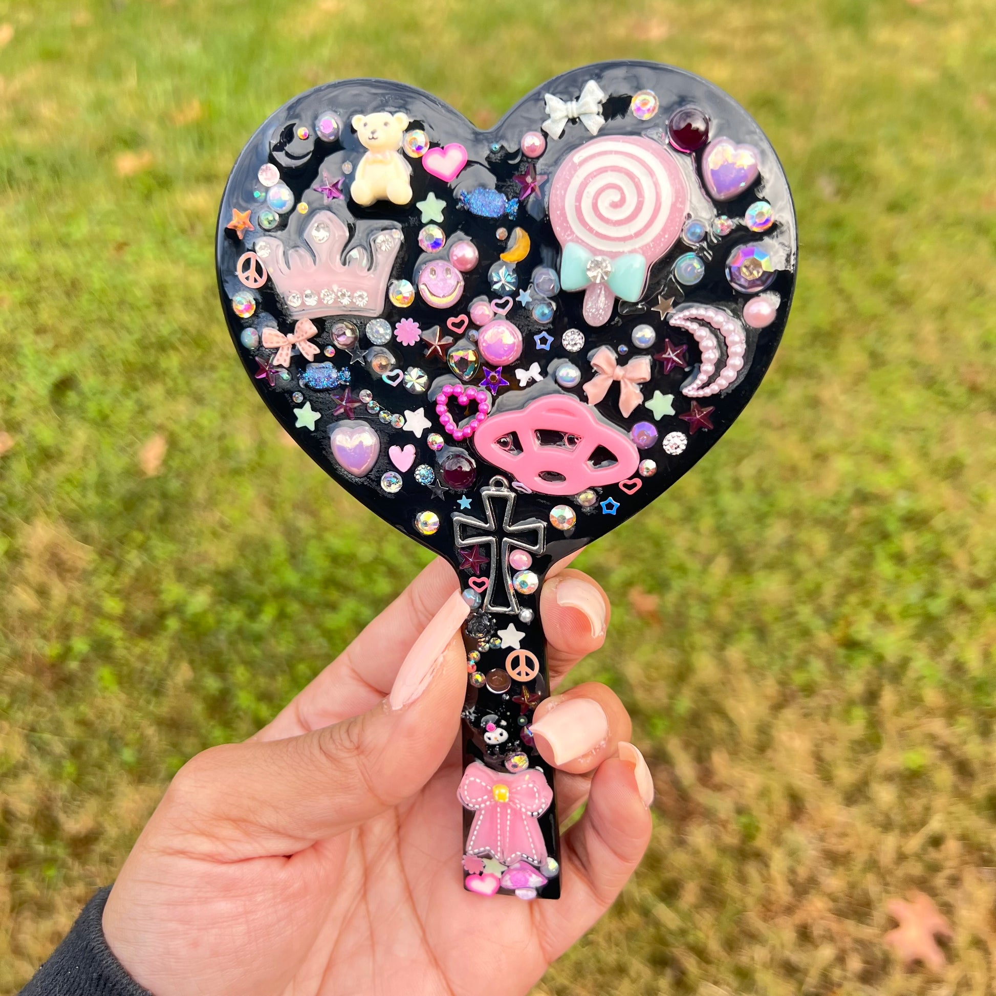 Junk Charm Mirror - Heart Shaped Handheld Beauty Mirror Daisie Boutique