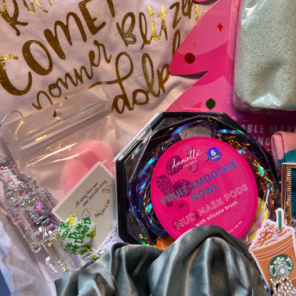 Women’s Holiday Grab BOX includes a Festive T-Shirt + Other Cute Holiday Goodies Daisie Boutique