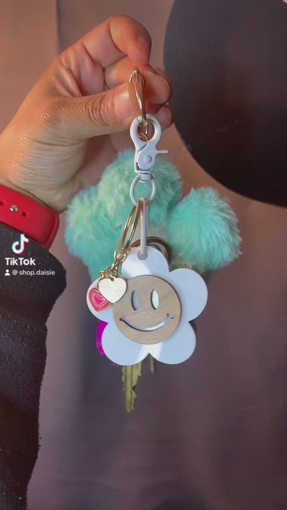 video of daisy keychain